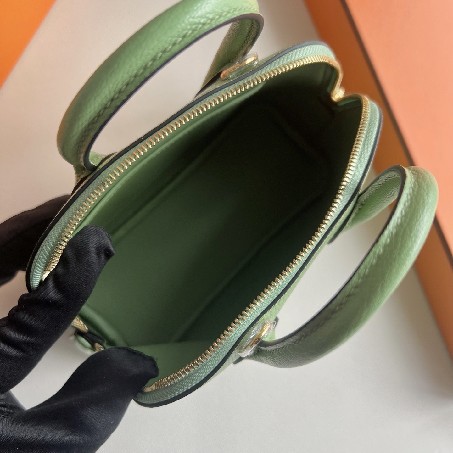 愛馬仕保齡球包mini工匠號 Hermes Mini Bolide Chever Vert Criquet牛油果綠 蚱蜢綠
