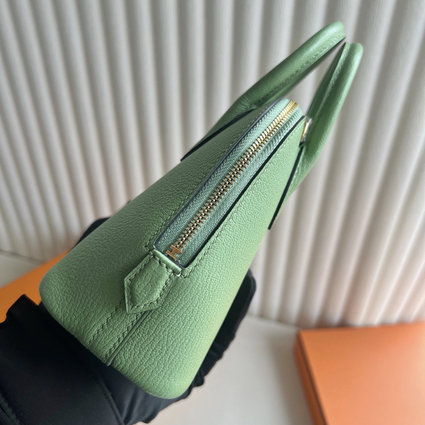 愛馬仕保齡球包mini工匠號 Hermes Mini Bolide Chever Vert Criquet牛油果綠 蚱蜢綠