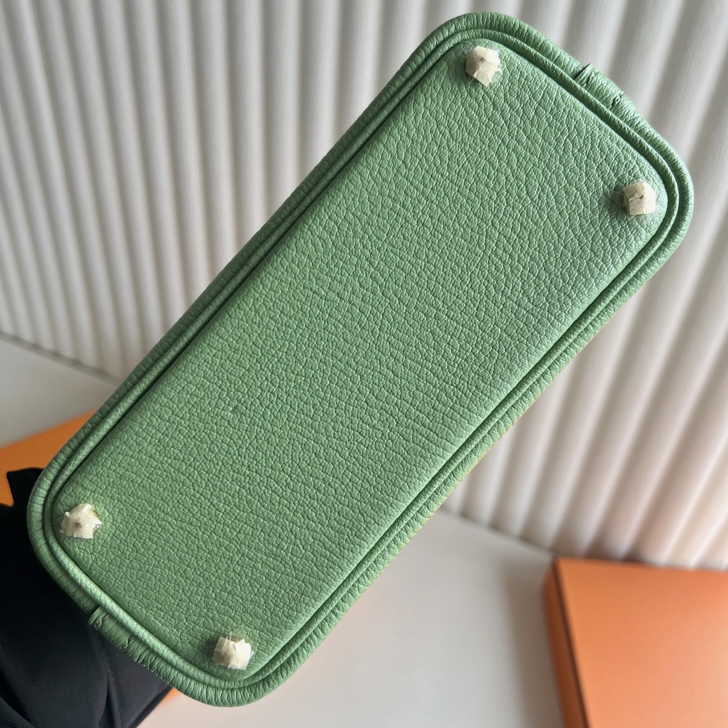 愛馬仕保齡球包mini工匠號 Hermes Mini Bolide Chever Vert Criquet牛油果綠 蚱蜢綠