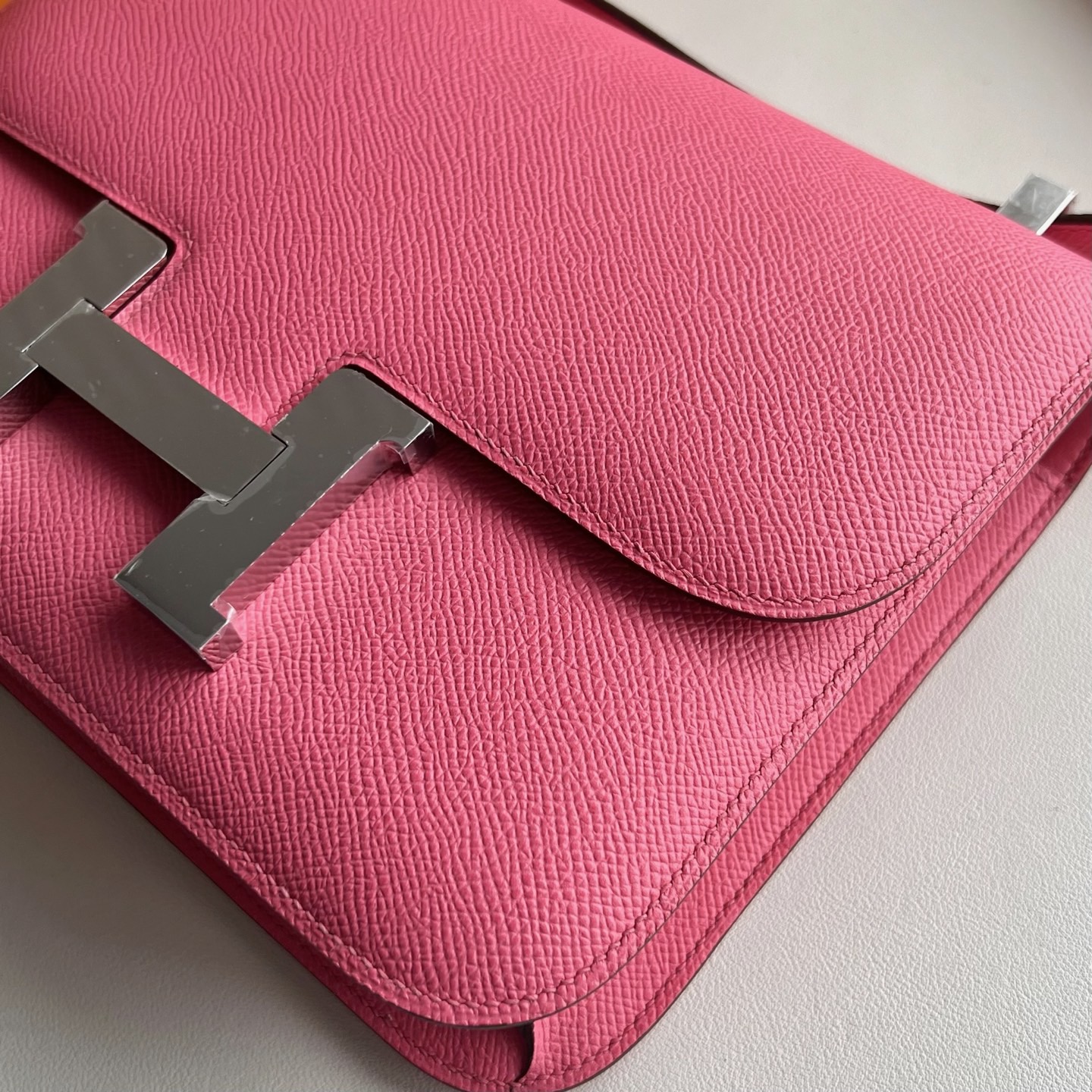 愛馬仕康康24包價格多少 Hermes Constance 1-24 鏡子款式Rose Azalee杜鵑粉、新唇膏粉