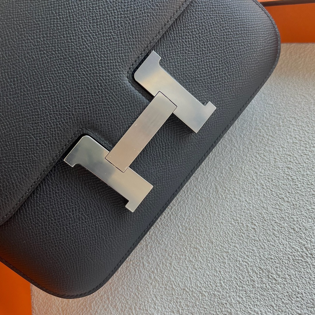 愛馬仕包包康康24包臺灣售價多少 Hermes Constance 1-24 鏡子款式黑色銀色五金