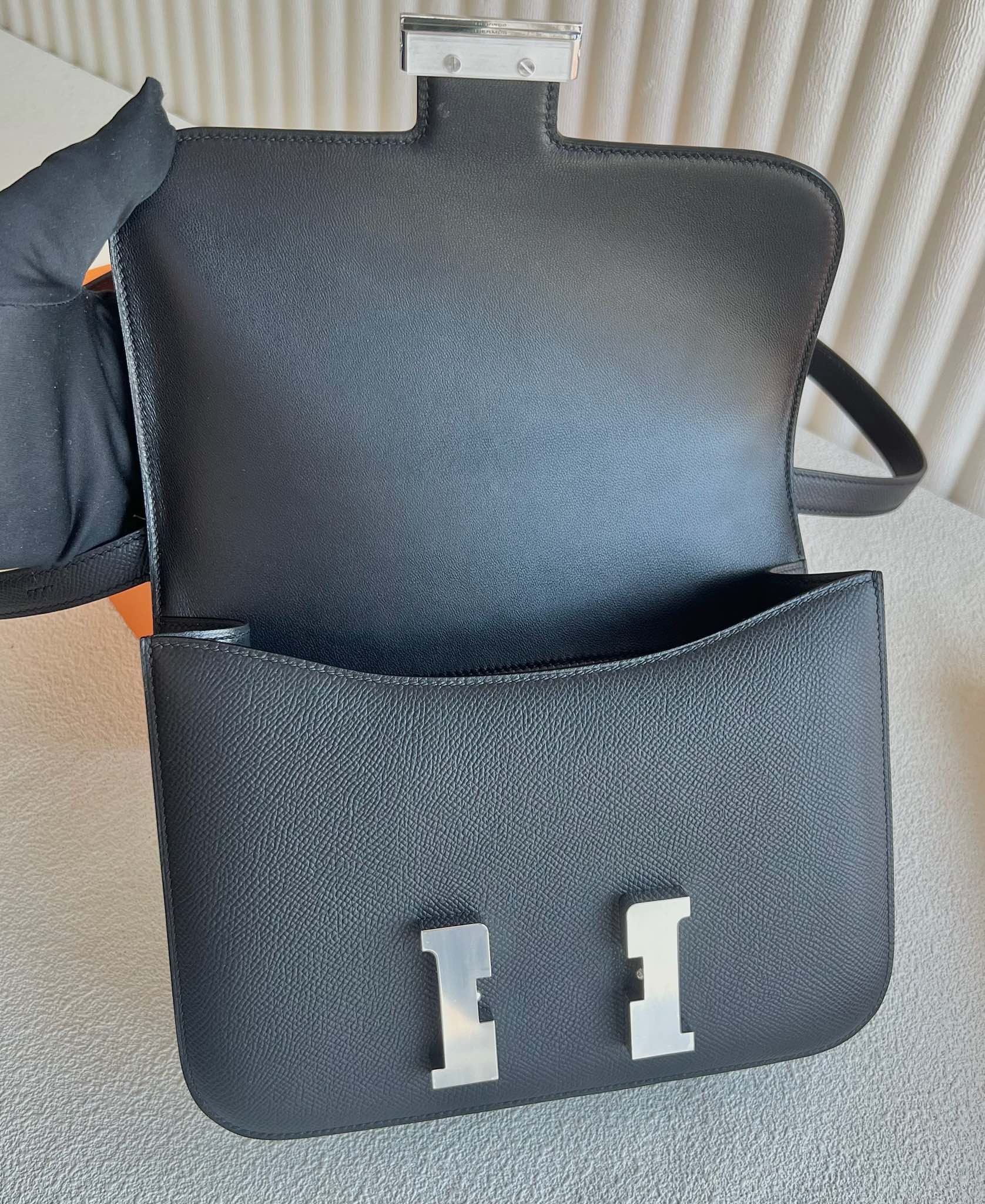 愛馬仕包包康康24包臺灣售價多少 Hermes Constance 1-24 鏡子款式黑色銀色五金