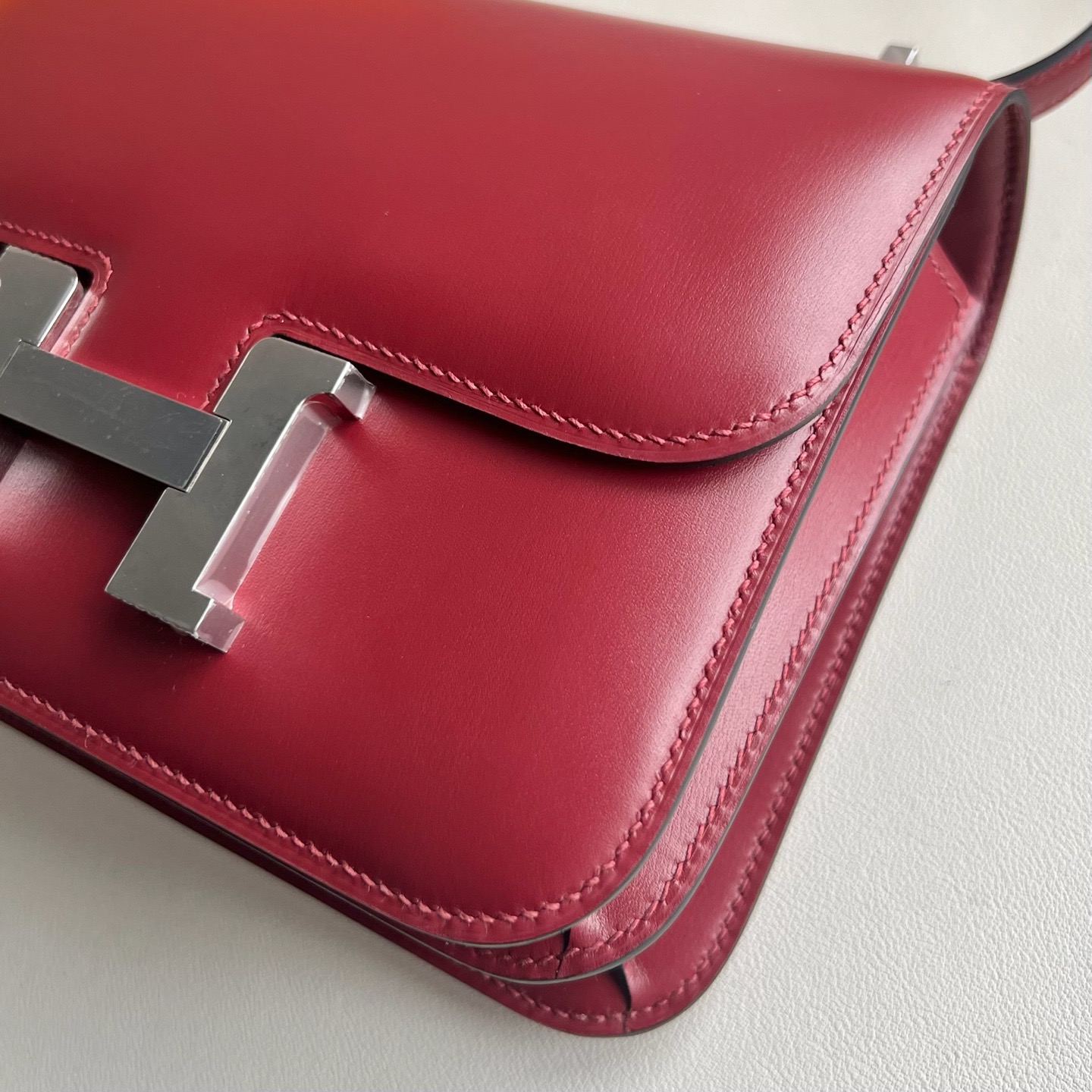 愛馬仕包包印尼專櫃價格Hermes Constance 18 Box Rouge H 愛馬仕紅 金色五金