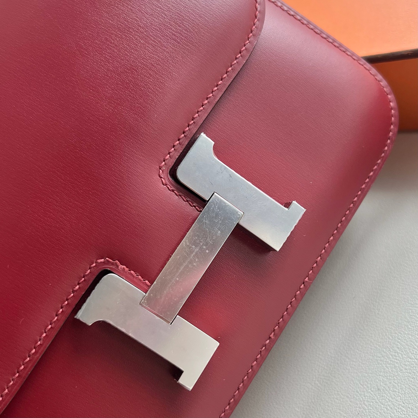 愛馬仕包包印尼專櫃價格Hermes Constance 18 Box Rouge H 愛馬仕紅 金色五金