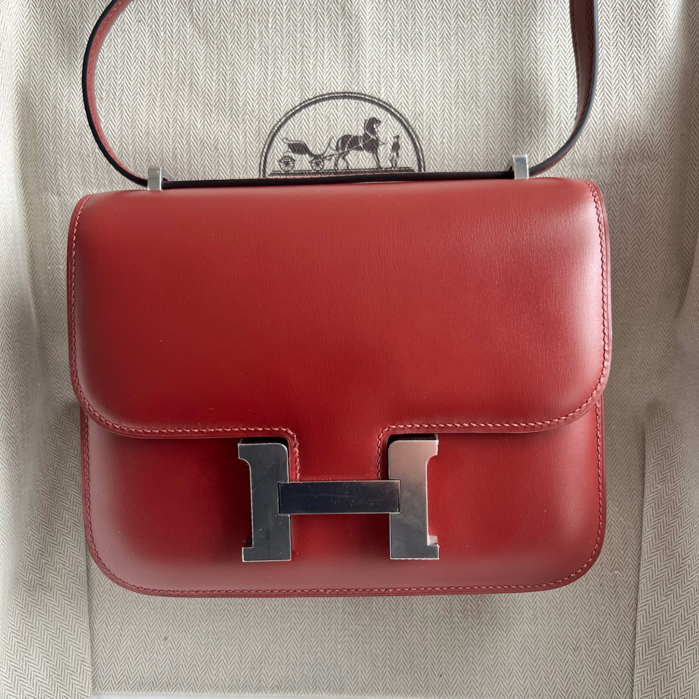 愛馬仕包包印尼專櫃價格Hermes Constance 18 Box Rouge H 愛馬仕紅 金色五金
