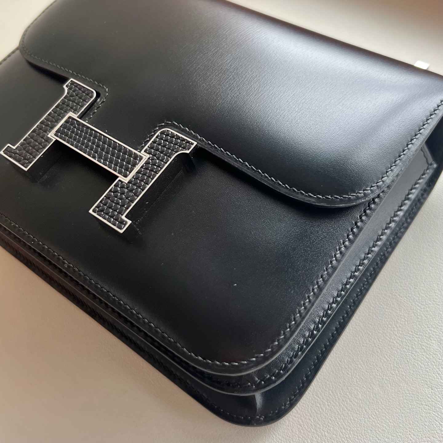 印尼愛馬仕空姐包專櫃多少錢 Hermes Constance 18 Box Noir黑色拼蜥蜴扣
