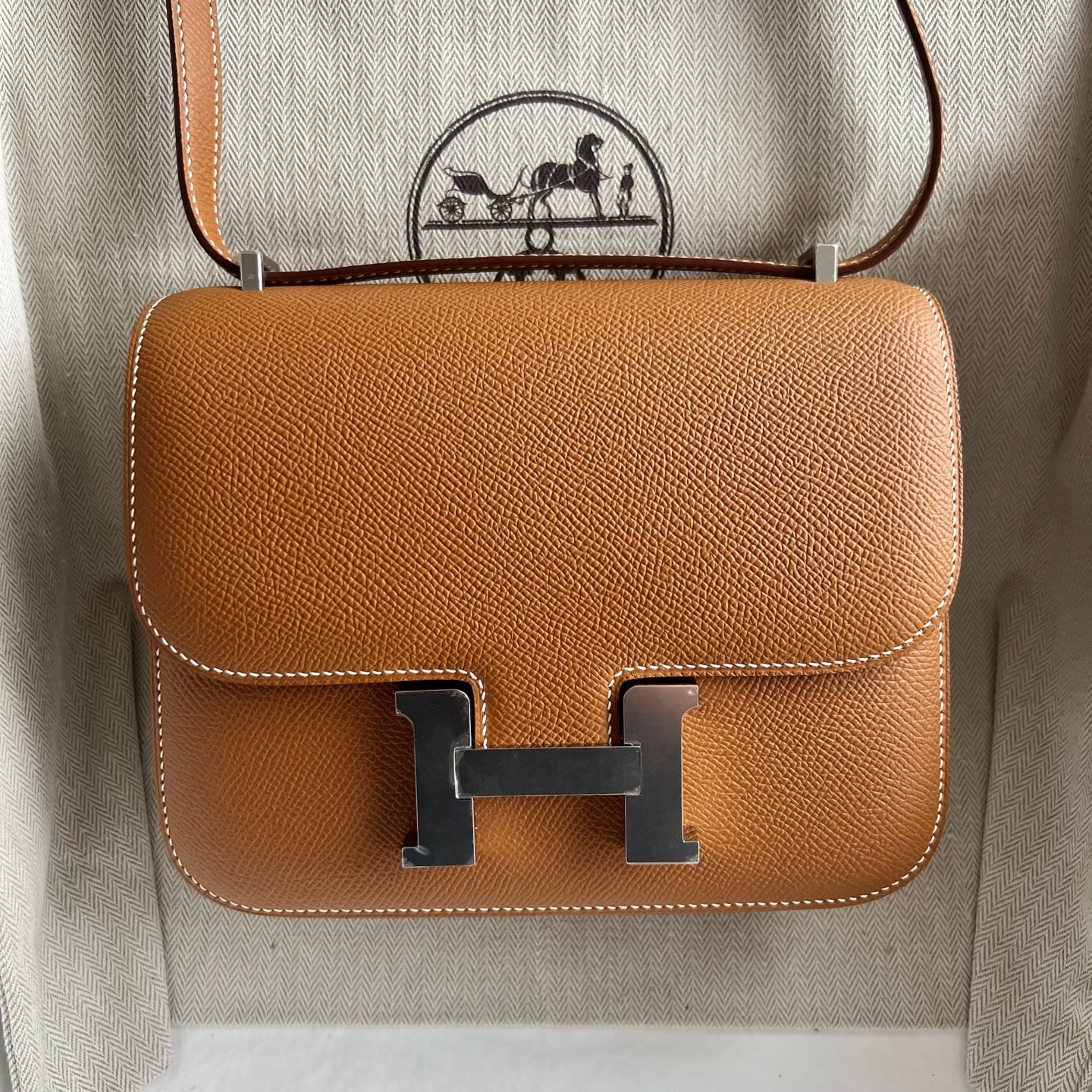 澳大利亞愛馬仕康康需要配貨嗎 Hermes Constance 1-18 Epsom鏡子款Gold 金棕色 銀色五金