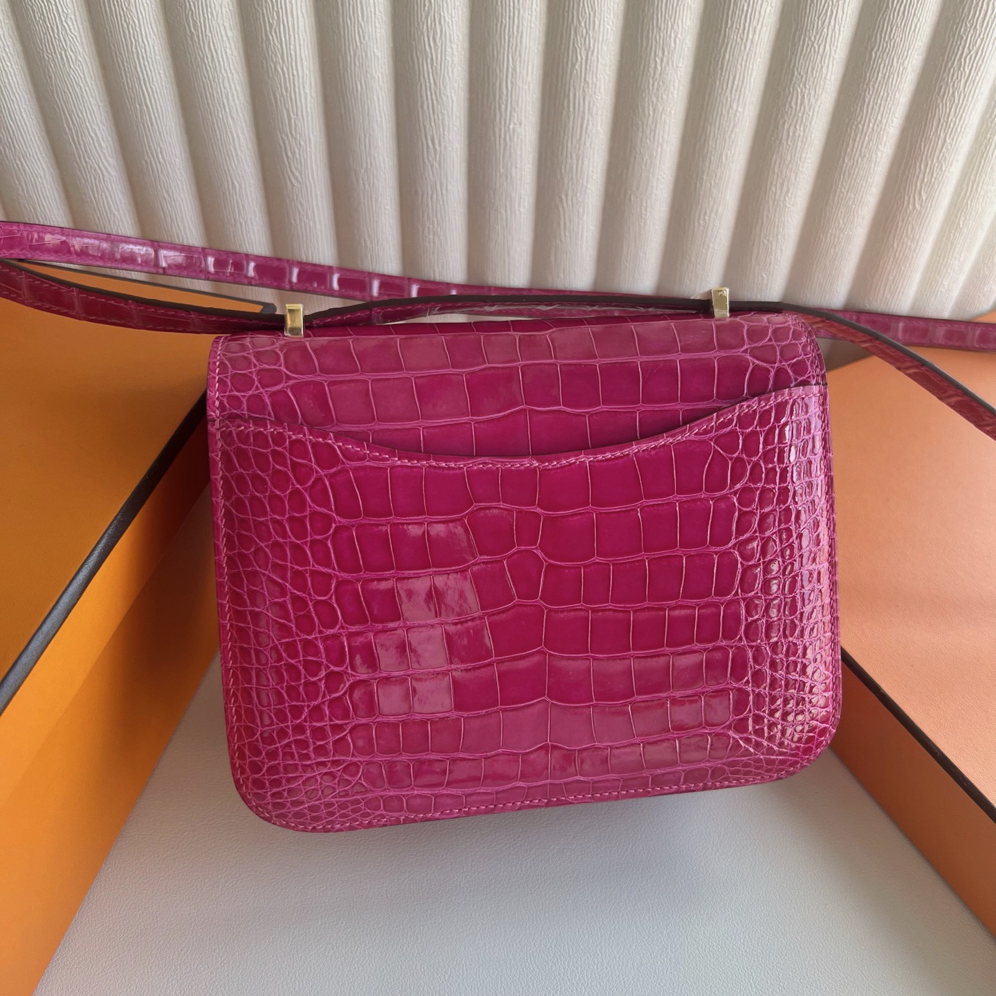 愛馬仕康康包中國售價多少錢 Hermes Constance 18 Shiny Alligator Crocodile Fuchsia Pink 桃紅色