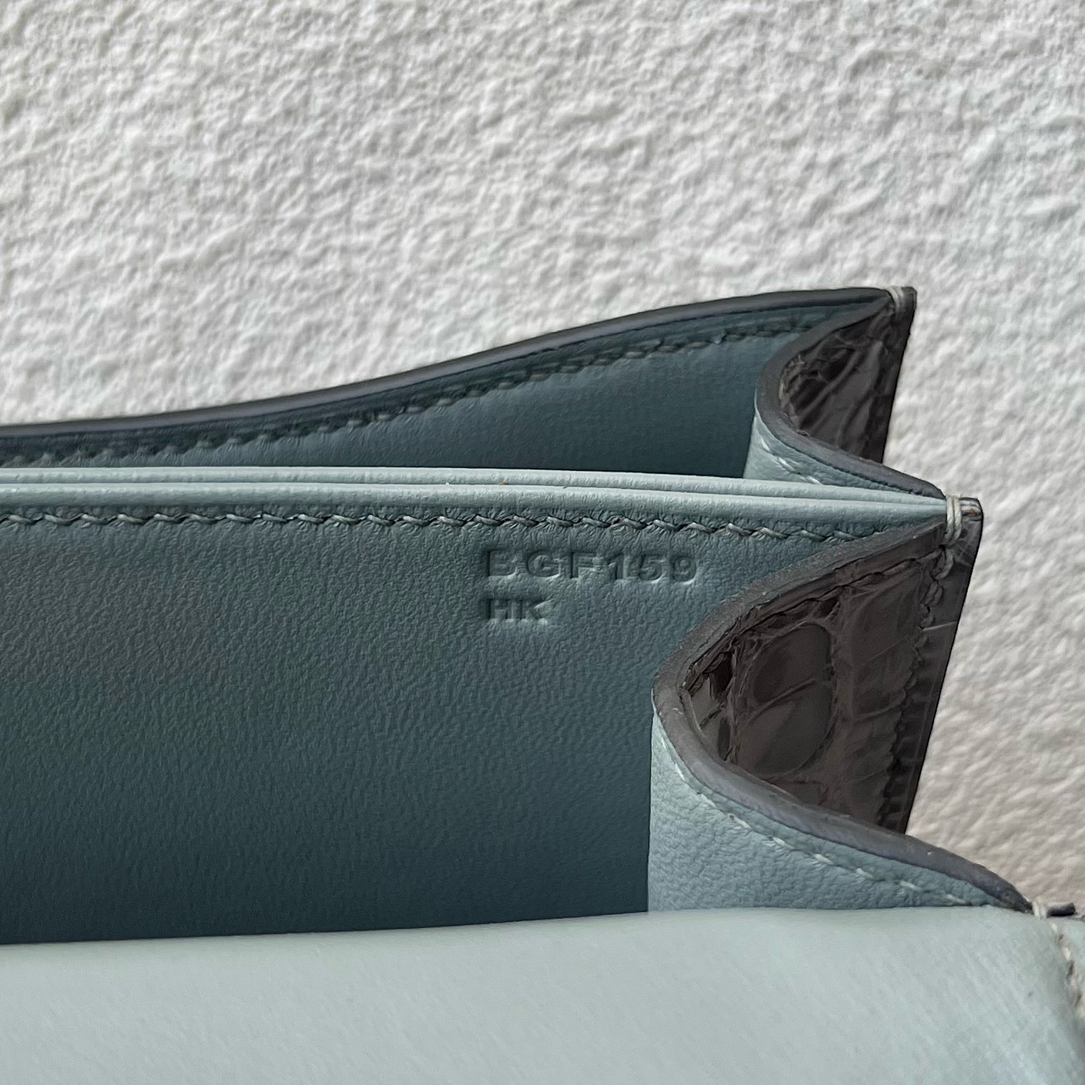 愛馬仕康康包臺灣價格多少錢 Hermes Constance 19 Shiny Alligator Crocodile Gris Neve 冰晶灰
