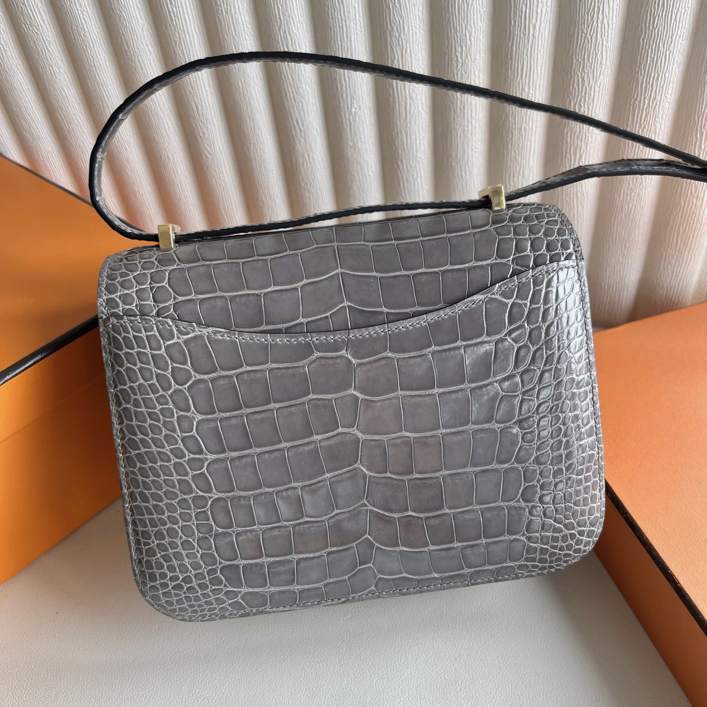 愛馬仕康康包中國售價多少錢 Hermes Constance 19 Shiny Alligator Crocodile Gris Neve冰晶灰