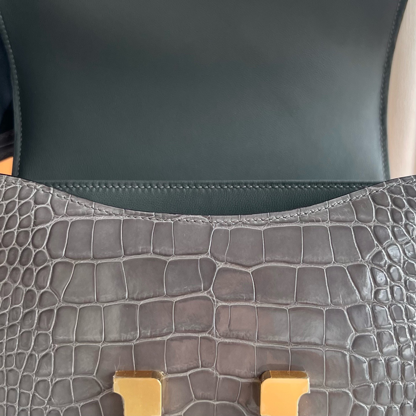 愛馬仕康康包中國售價多少錢 Hermes Constance 19 Shiny Alligator Crocodile Gris Neve冰晶灰