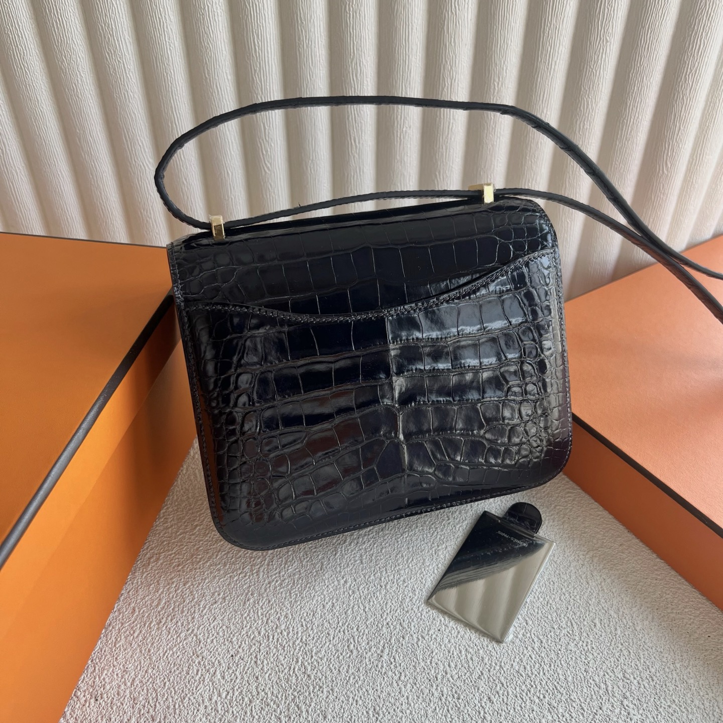 愛馬仕康康包泰國價格多少 Hermes Constance 1-18 Mirror style Shiny Alligator Crocodile Bleu Indigo 深海藍