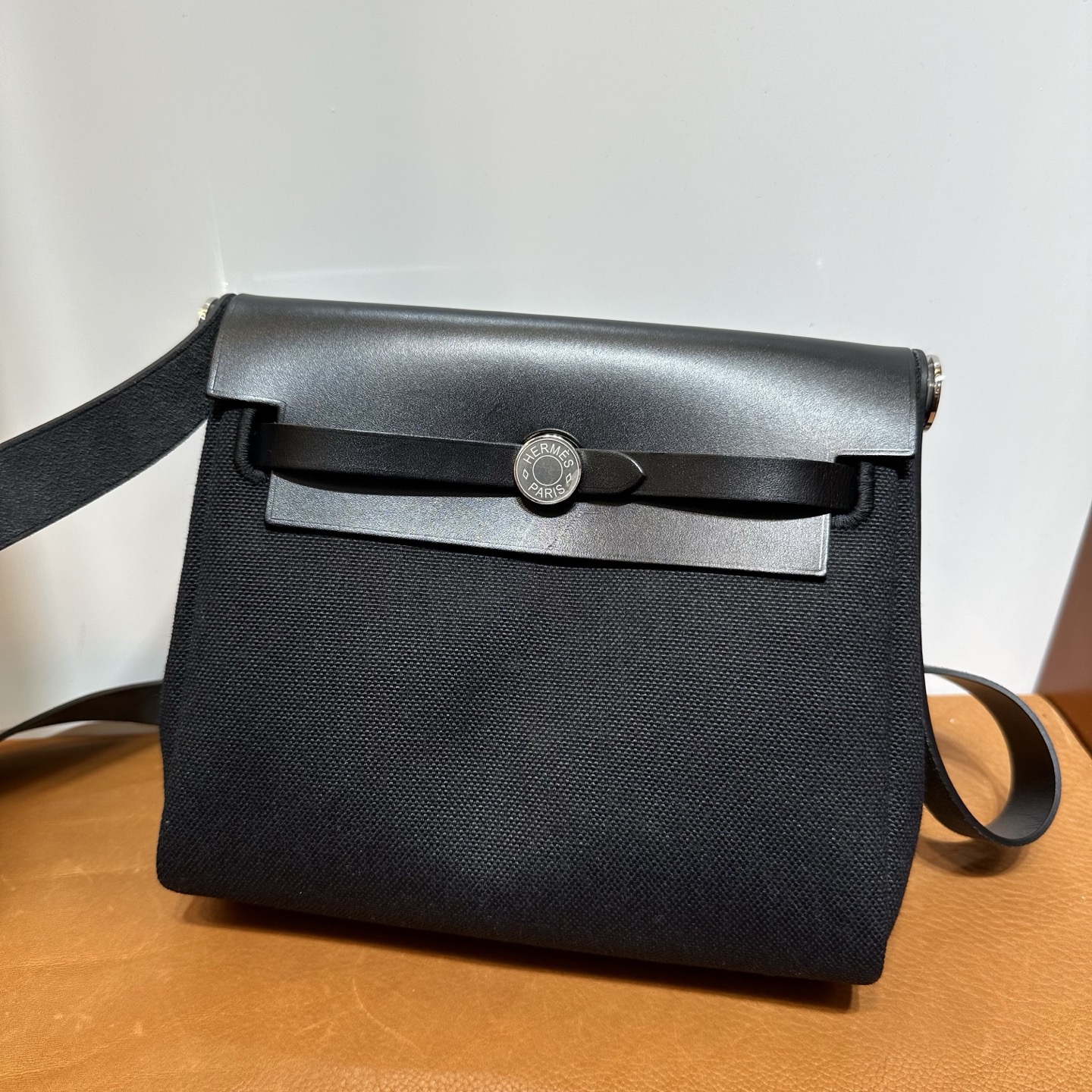 愛馬仕包包香港網站地址Hermes Mini Herbag 20 迷你黑色斜挎包經典款單肩包