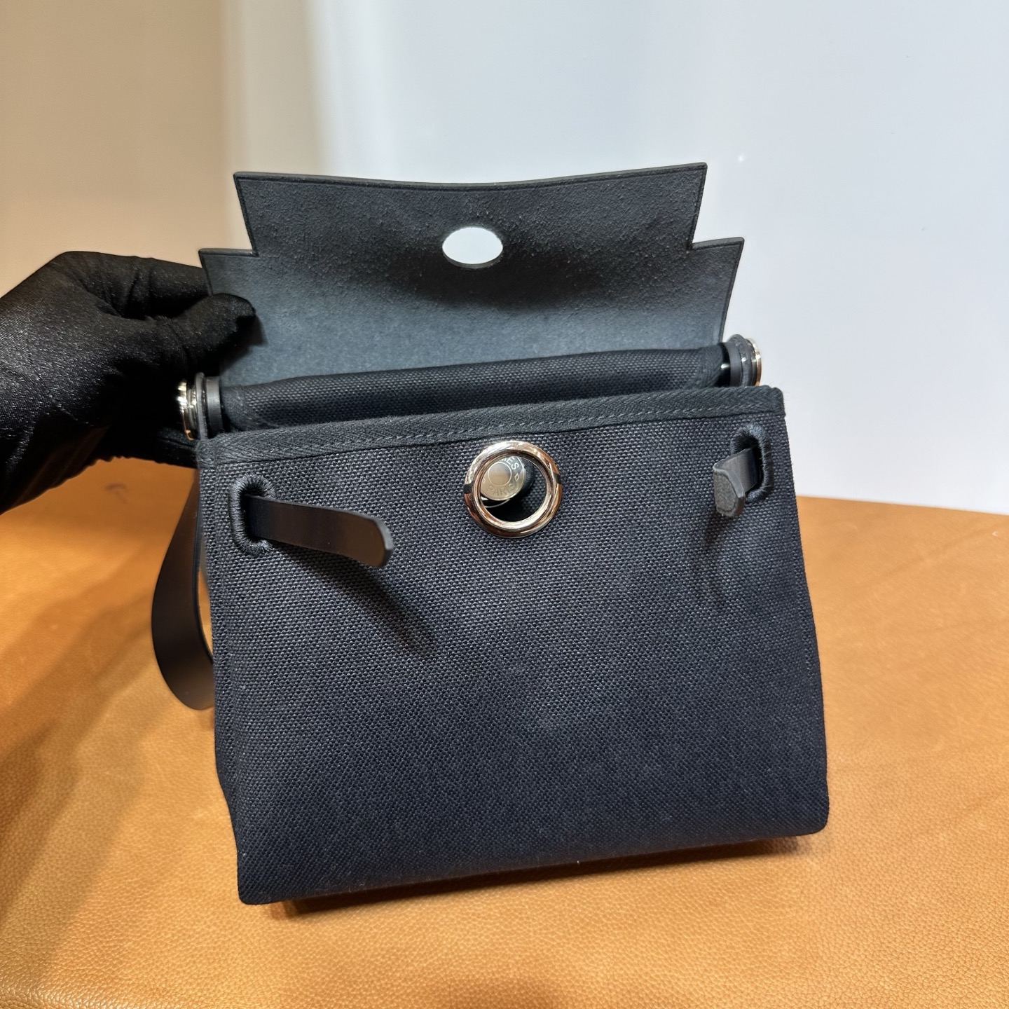 愛馬仕包包香港網站地址Hermes Mini Herbag 20 迷你黑色斜挎包經典款單肩包