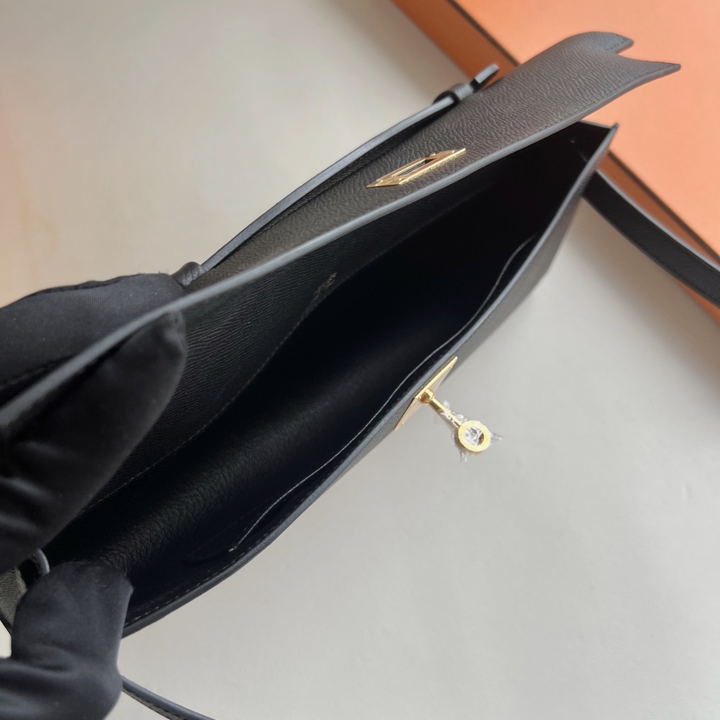 香港愛馬仕包包海港店地址 Hermes Kelly Cut Epsom Noir黑色 金色五金