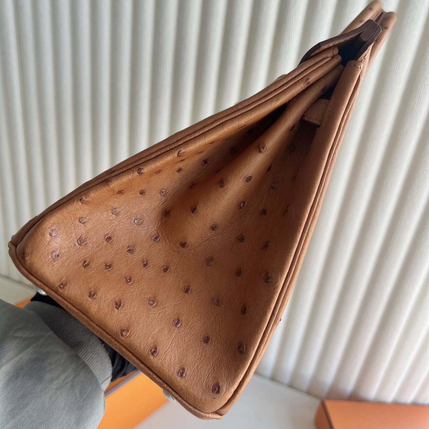 新加坡愛馬仕鉑金包25寸專櫃價格 Hermes Birkin 25 Ostrich Gold金棕色 金色五金