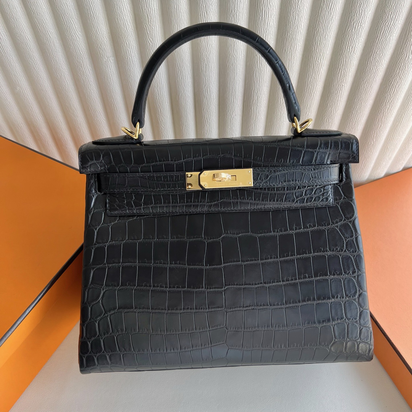 馬來西亞愛馬仕凱莉28寸包多少錢 Hermes Kelly Retourne 28 Matte Nilo Crocodile 黑色金色五金