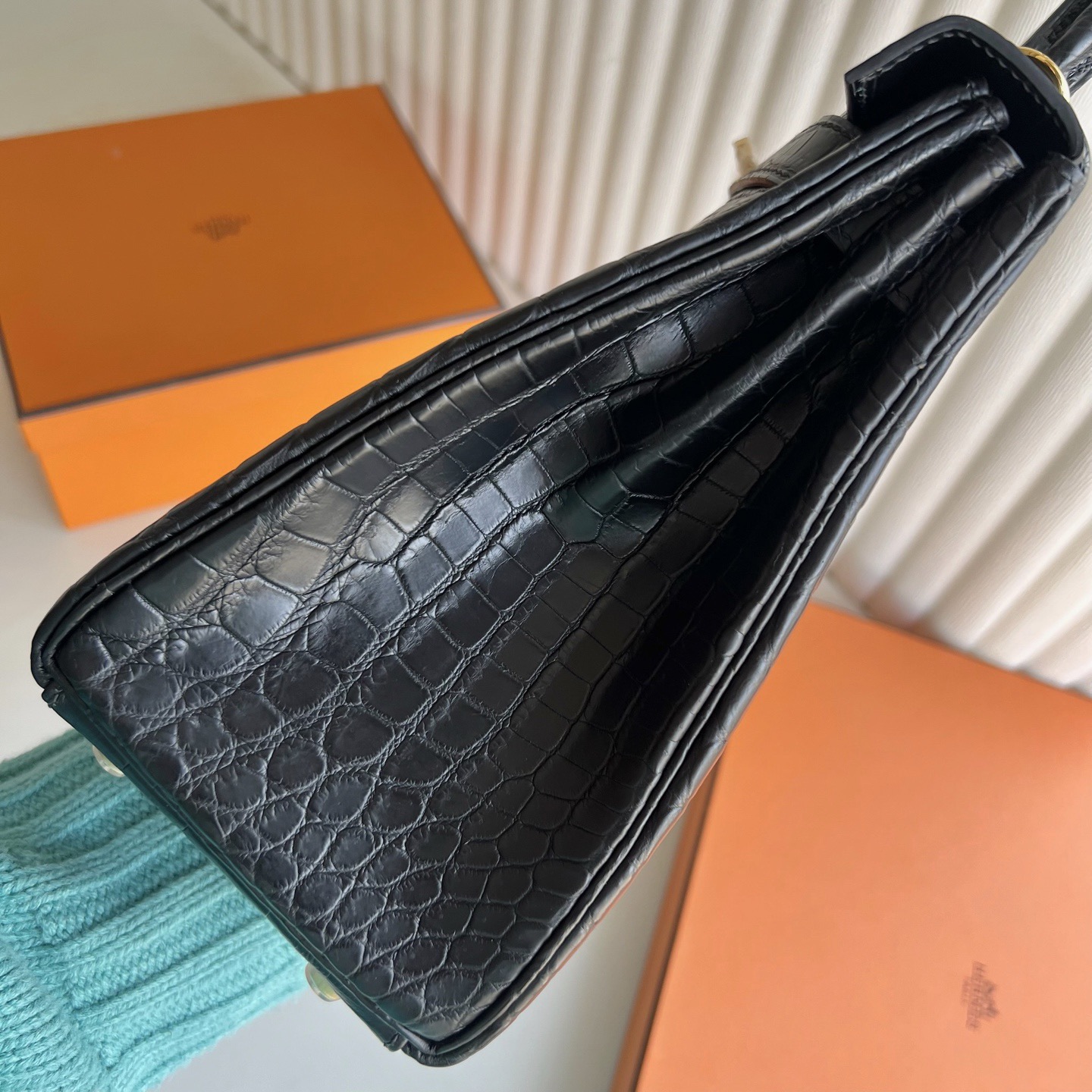 馬來西亞愛馬仕凱莉28寸包多少錢 Hermes Kelly Retourne 28 Matte Nilo Crocodile 黑色金色五金