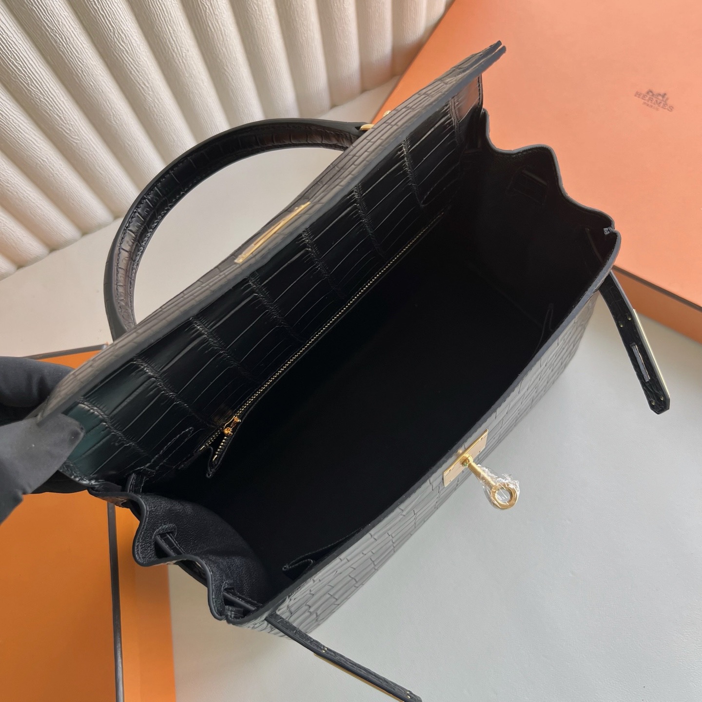 馬來西亞愛馬仕凱莉28寸包多少錢 Hermes Kelly Retourne 28 Matte Nilo Crocodile 黑色金色五金