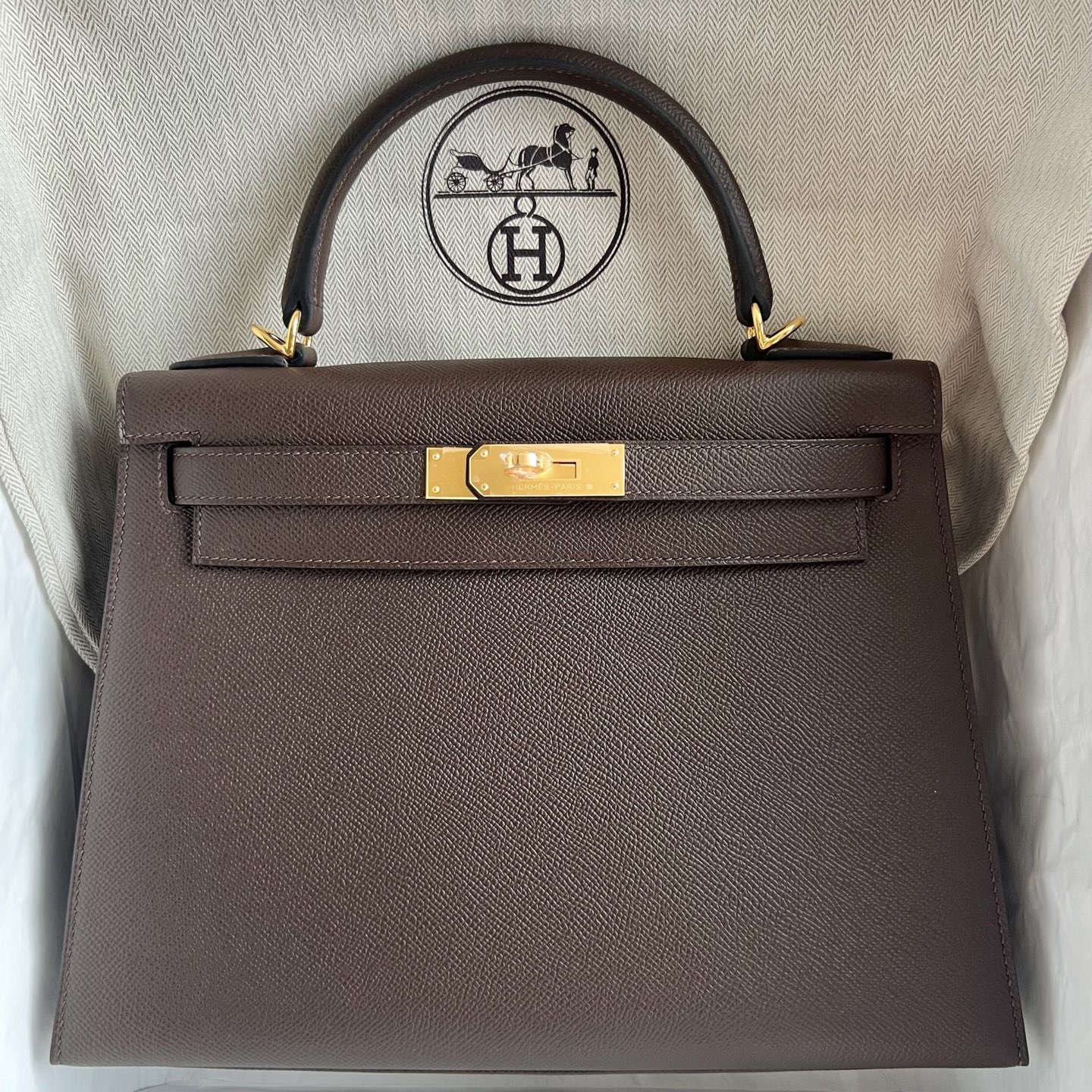 愛馬仕凱莉包28專櫃多少錢Hermes Kelly 28 Sellier Epsom Chocolat 巧克力 金色五金