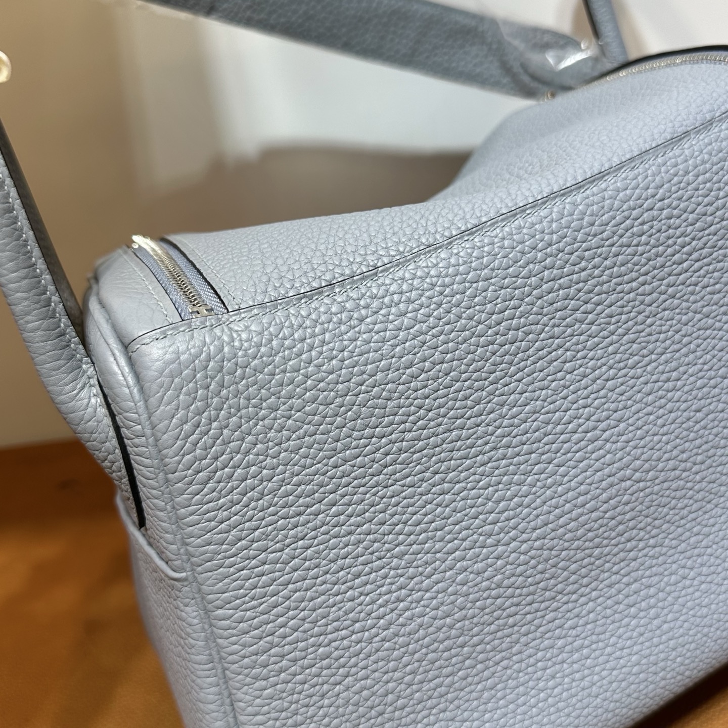 愛馬仕琳迪包香港售價多少 Hermes Lindy 26 Clemence J7 Bleu Lin亞麻藍銀色五金