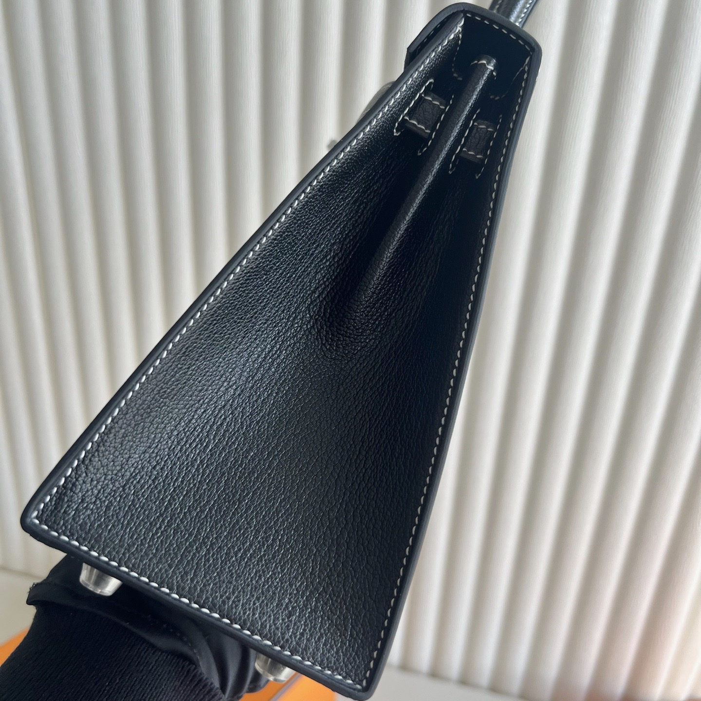 愛馬仕Kelly包香港價格 Hermès Kelly 25 Chever 山羊皮 黑色内拼Gris Perle 珍珠灰磨砂銀扣