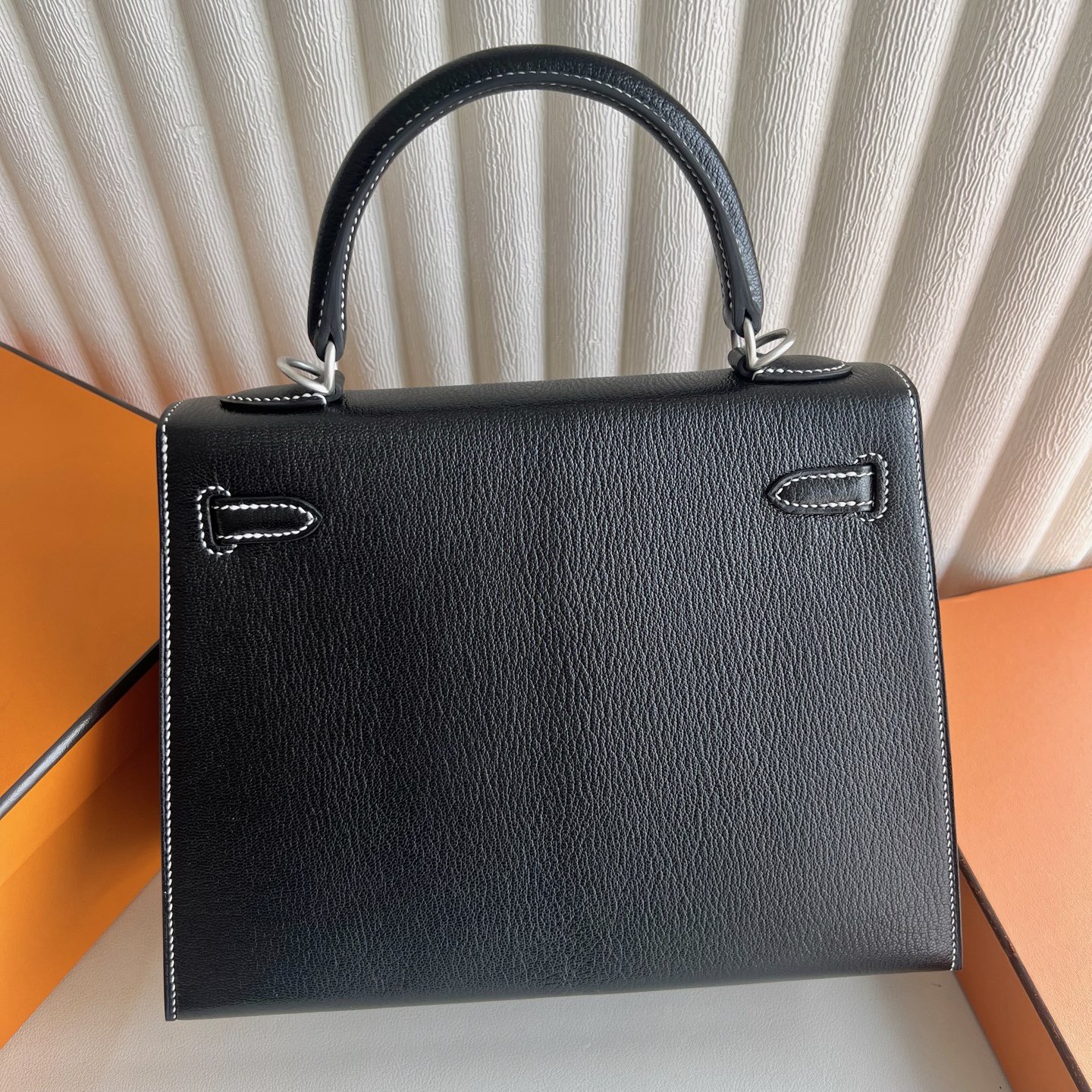 愛馬仕Kelly包香港價格 Hermès Kelly 25 Chever 山羊皮 黑色内拼Gris Perle 珍珠灰磨砂銀扣