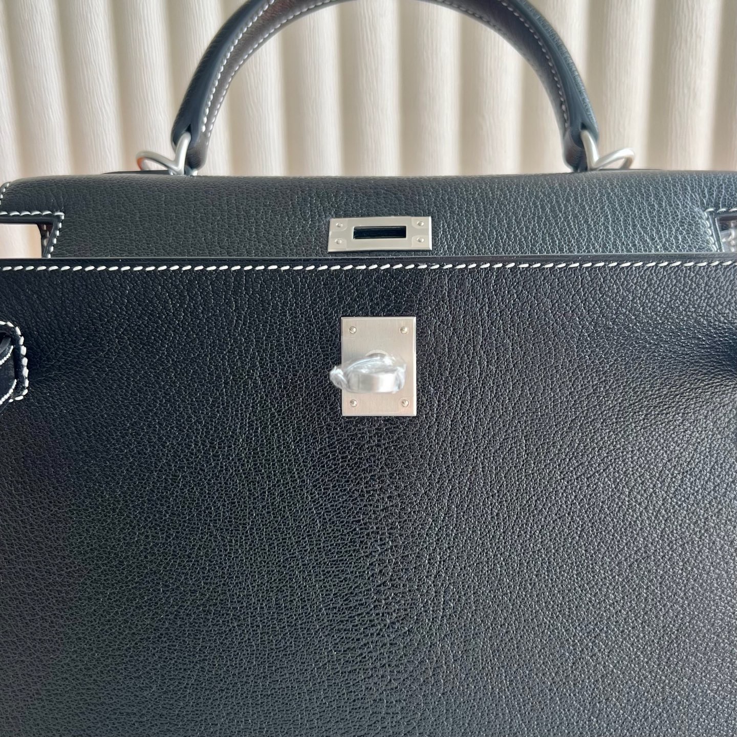 愛馬仕Kelly包香港價格 Hermès Kelly 25 Chever 山羊皮 黑色内拼Gris Perle 珍珠灰磨砂銀扣