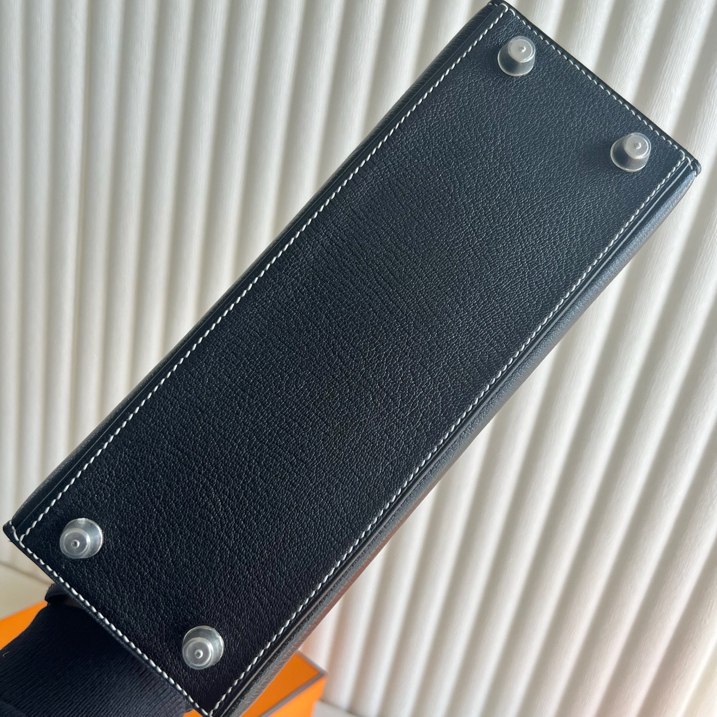 愛馬仕Kelly包香港價格 Hermès Kelly 25 Chever 山羊皮 黑色内拼Gris Perle 珍珠灰磨砂銀扣