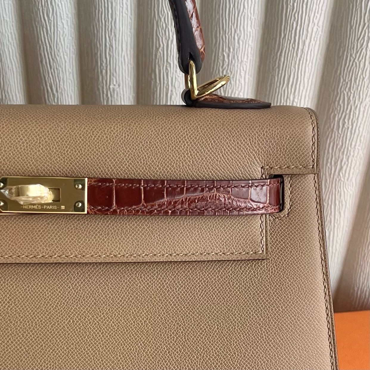 愛馬仕凱莉鱷魚皮多少錢 Hermes Kelly Sellier 25 Touch Epsom/亮面尼祿鱷魚奶茶色/蜜糖棕