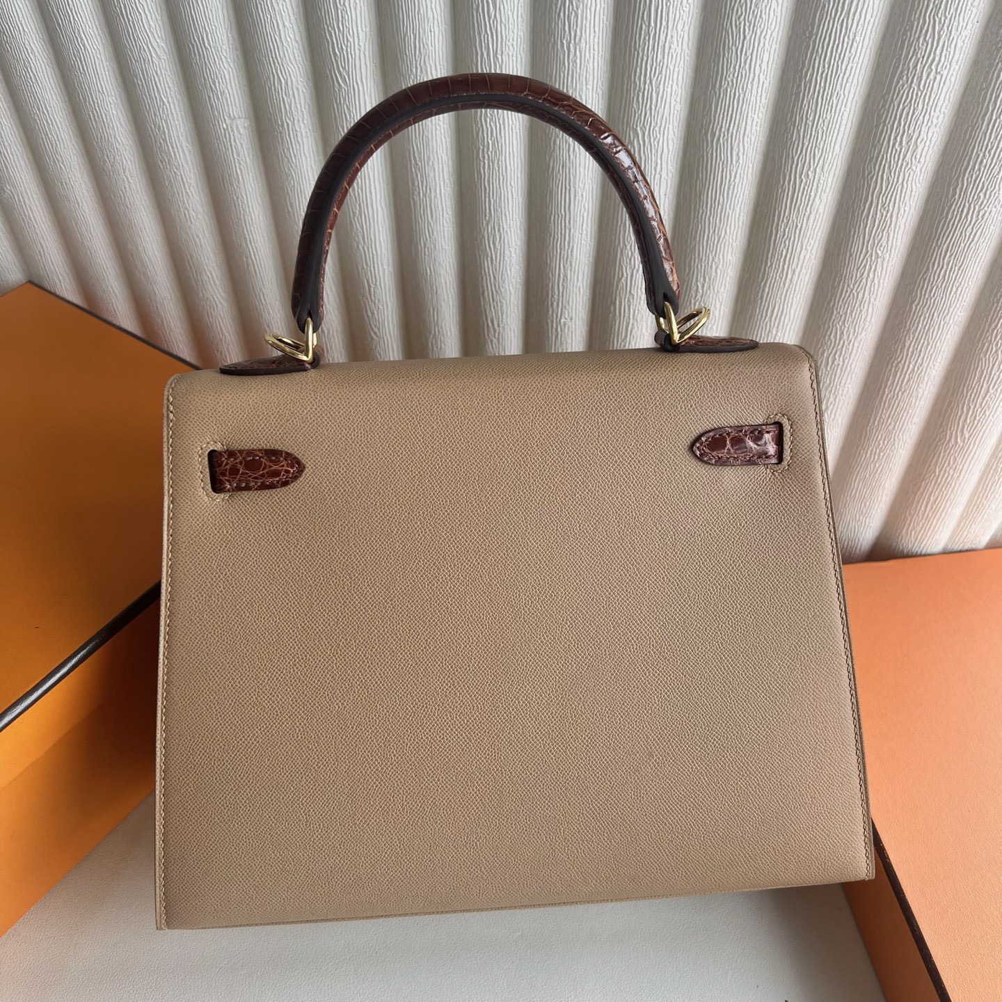 愛馬仕凱莉鱷魚皮多少錢 Hermes Kelly Sellier 25 Touch Epsom/亮面尼祿鱷魚奶茶色/蜜糖棕