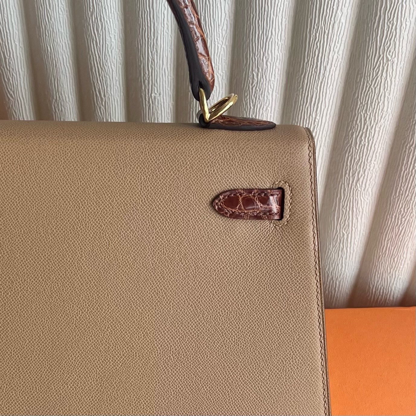 愛馬仕凱莉鱷魚皮多少錢 Hermes Kelly Sellier 25 Touch Epsom/亮面尼祿鱷魚奶茶色/蜜糖棕