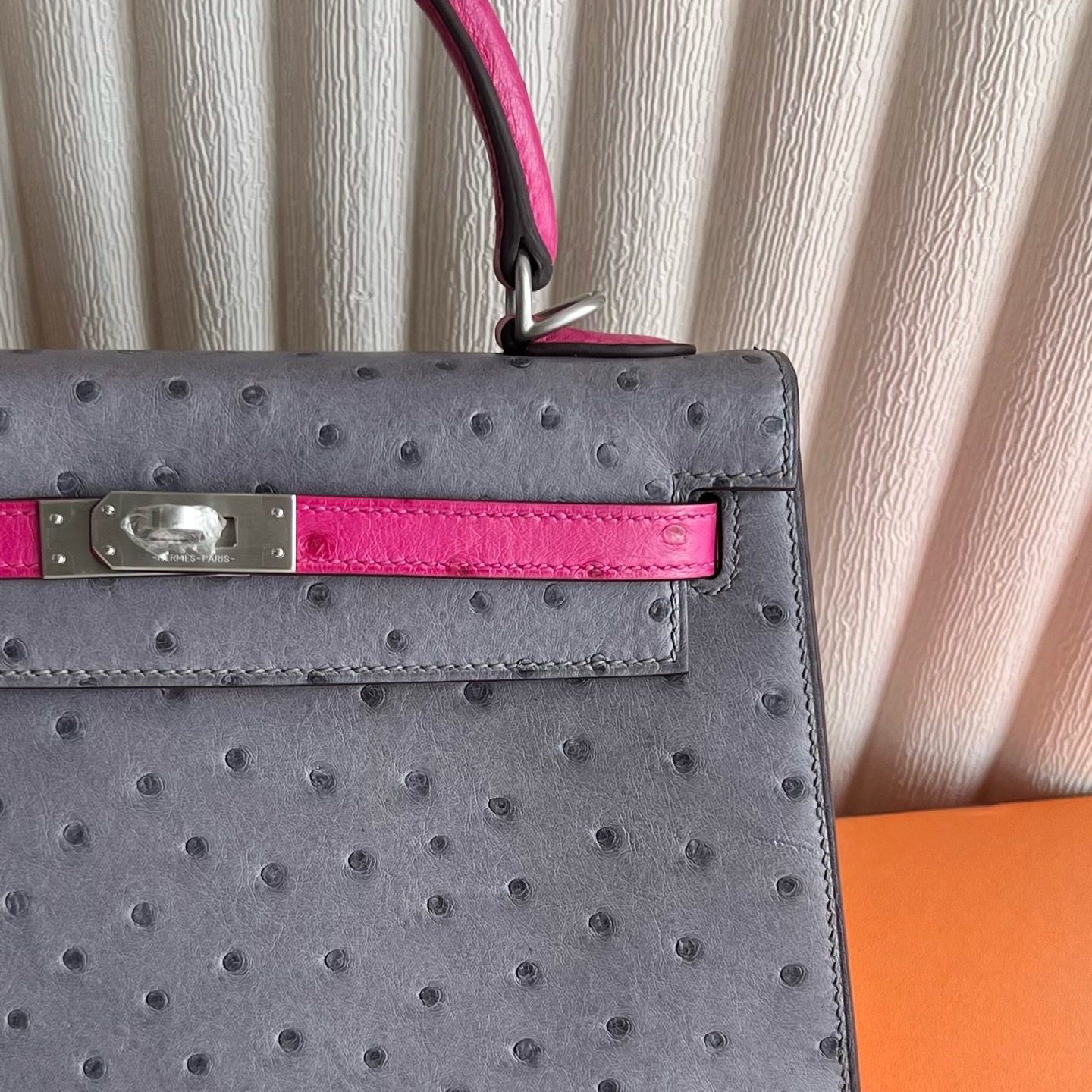 馬來西亞愛馬仕凱莉25多少錢 Hermes Kelly Sellier 25 Ostrich Gris Agathe瑪瑙灰/ Rose Tyrien桃紅色 磨砂銀扣