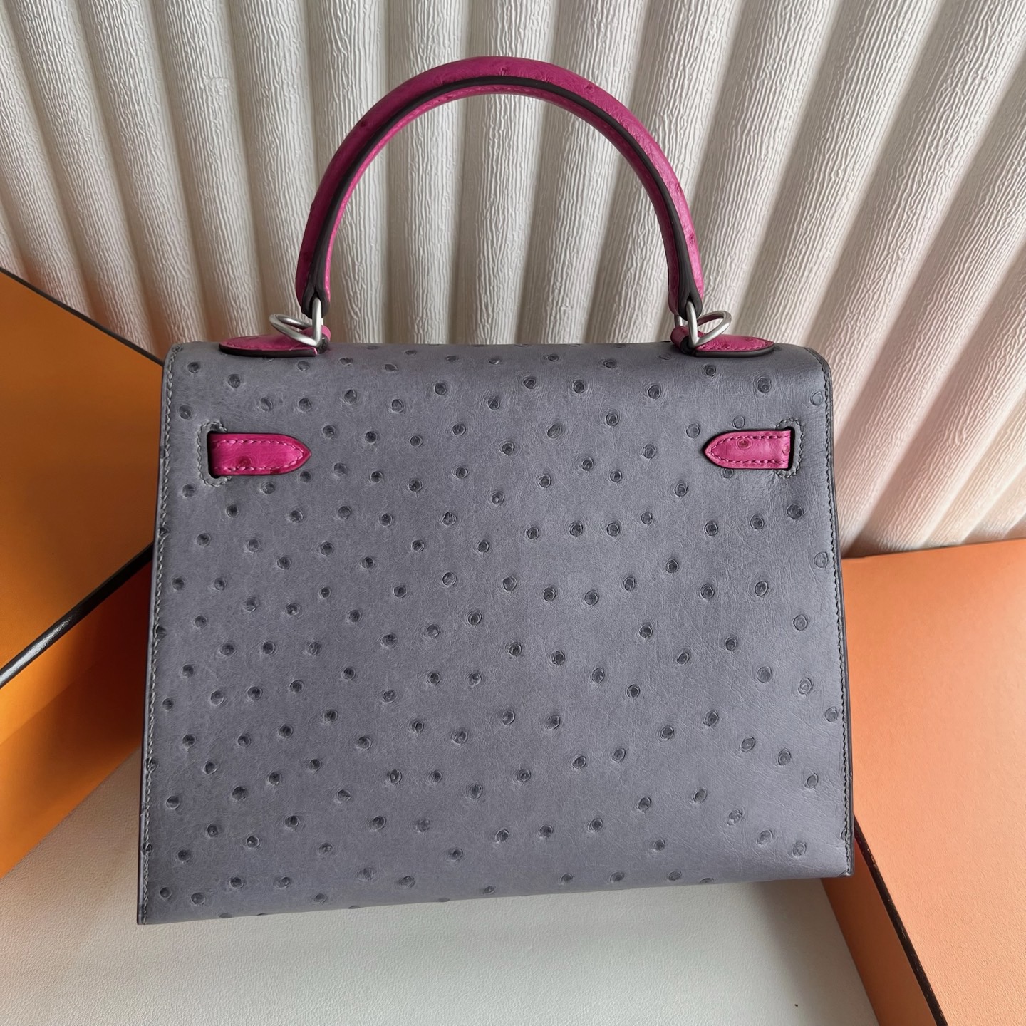 馬來西亞愛馬仕凱莉25多少錢 Hermes Kelly Sellier 25 Ostrich Gris Agathe瑪瑙灰/ Rose Tyrien桃紅色 磨砂銀扣