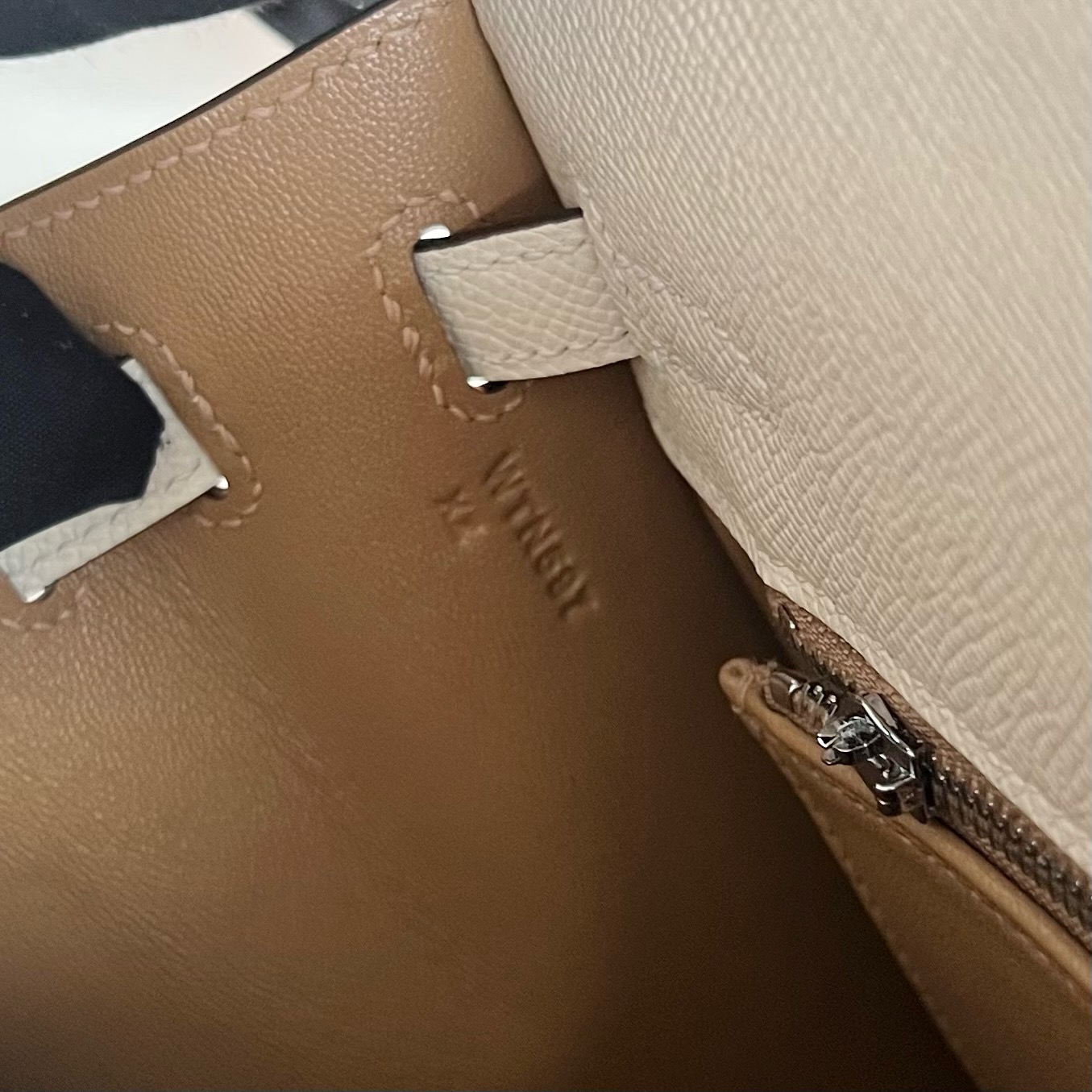 馬來西亞愛馬仕凱莉25專櫃價格 Hermes Kelly Sellier 25 Epsom Nata奶油白內拼奶茶色-Qatar Kuwait Hermes Birkin Kelly Lindy bag 馬來西亞愛馬仕凱莉25專櫃價格 Hermes Kelly Sellier 25 Epsom Nata奶油白內拼奶茶色