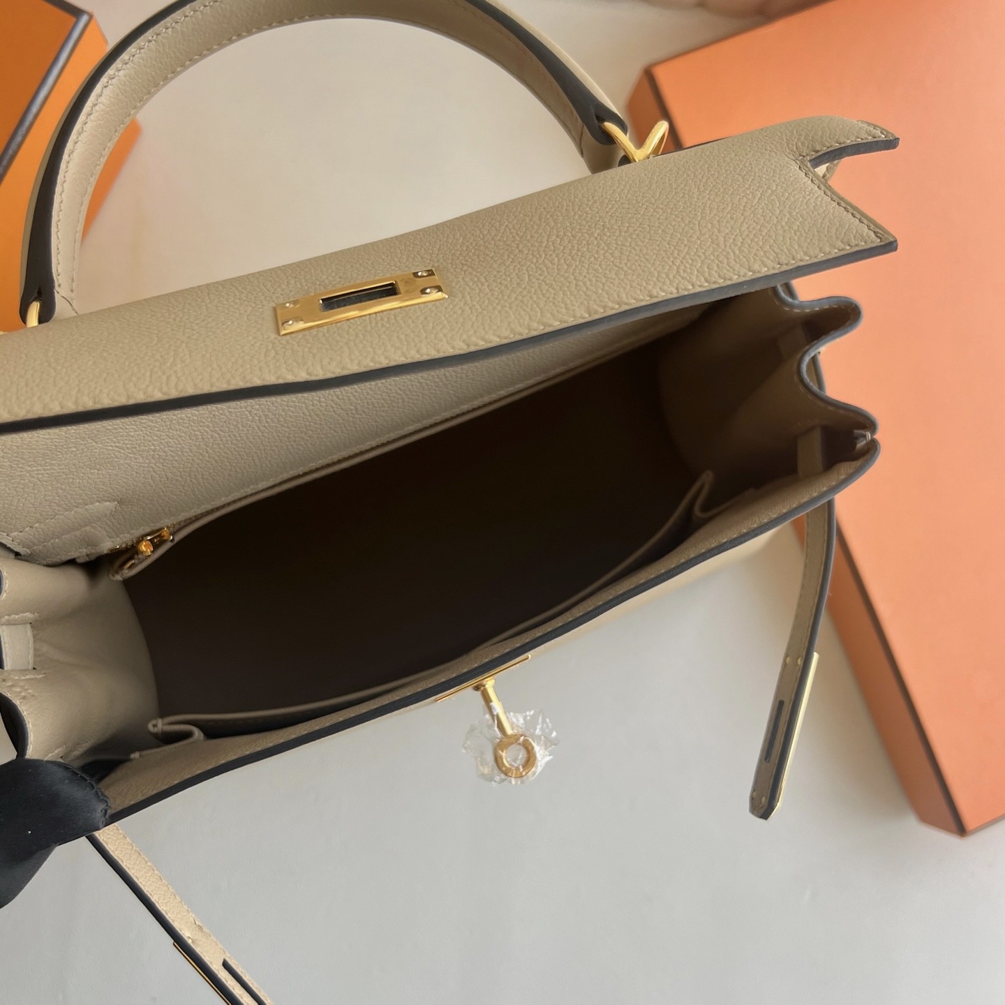 馬來西亞吉隆玻愛馬仕凱莉包28價格 Hermes Kelly Sellier 28 Evercolor S2 Trench風衣灰
