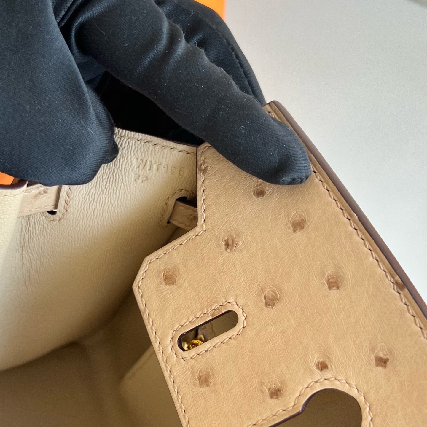 愛馬仕鉑金包多少錢專櫃 Hermes Birkin 25 Sellier Ostrich 0M奶茶色Chai-Qatar Kuwait Hermes Birkin Kelly Lindy bag 愛馬仕鉑金包多少錢專櫃 Hermes Birkin 25 Sellier Ostrich 0M奶茶色Chai