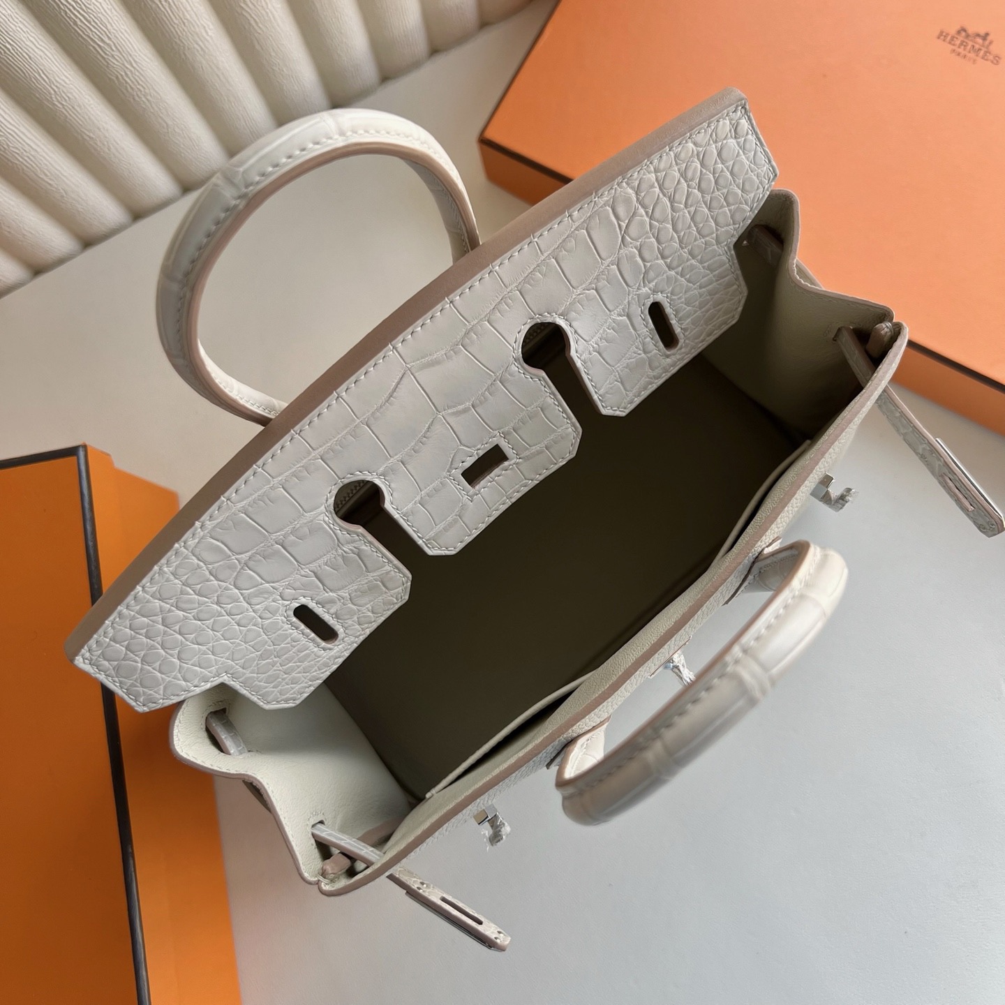 愛馬仕鉑金包包圖片及泰國價格 Hermes Birkin 25 Touch Togo/Matte Alligator Crocodile 8L冰川白Beton