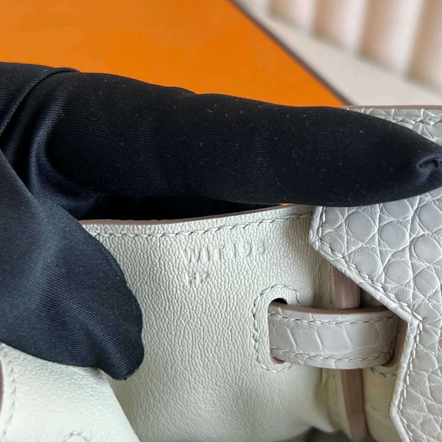 愛馬仕鉑金包包圖片及泰國價格 Hermes Birkin 25 Touch Togo/Matte Alligator Crocodile 8L冰川白Beton