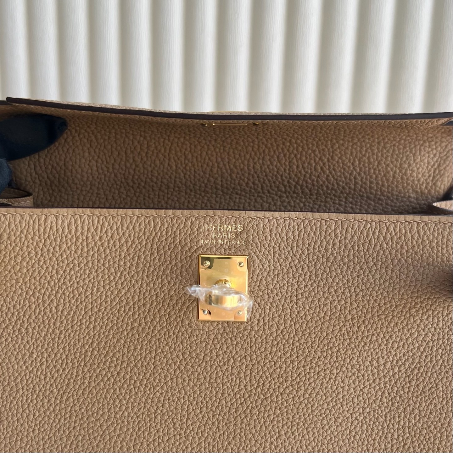 愛馬仕凱莉包多少錢Hermes Kelly Retourne 25 Togo Chai 奶茶色 金色五金