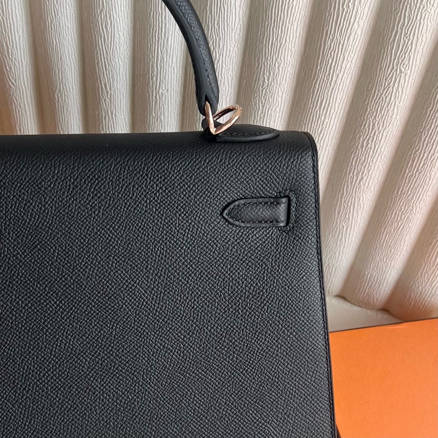 愛馬仕凱莉包25寸價格 Hermes Kelly Sellier 25 Epsom Noir黑色玫瑰金金色五金