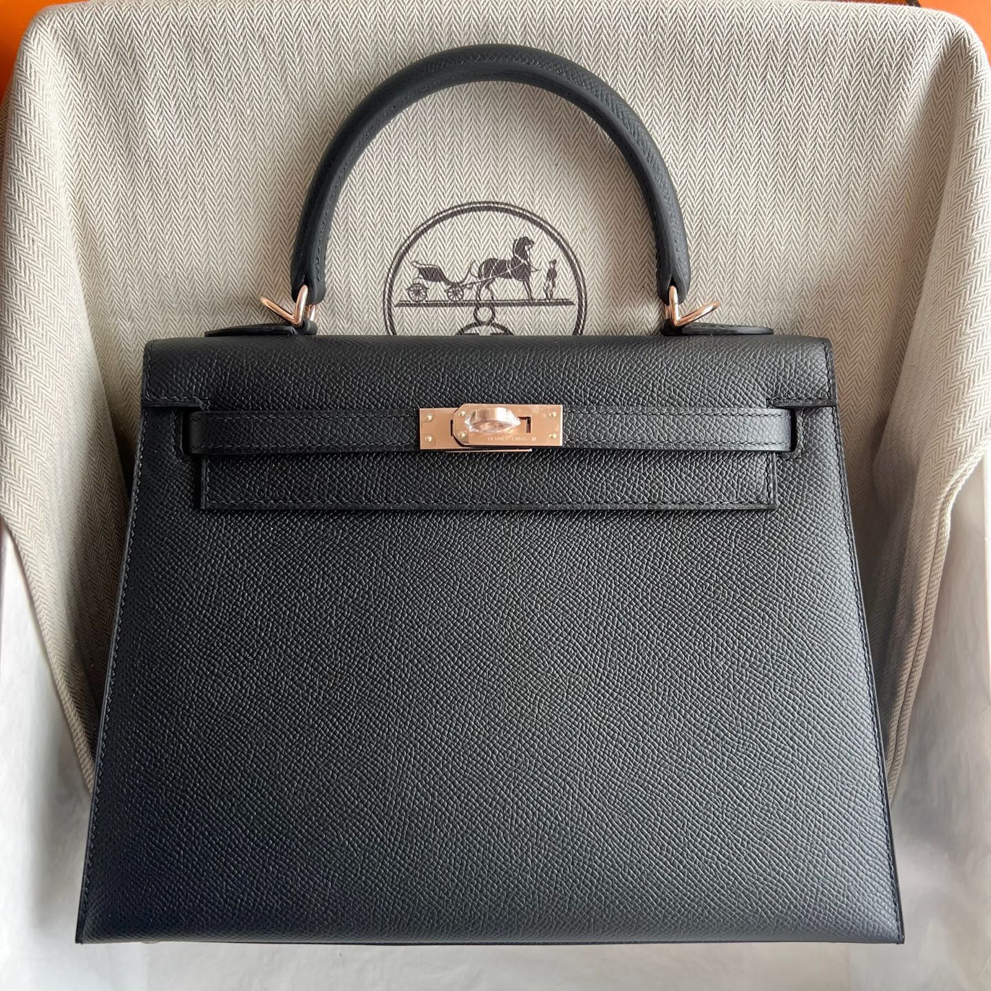 愛馬仕凱莉包25寸價格 Hermes Kelly Sellier 25 Epsom Noir黑色玫瑰金金色五金