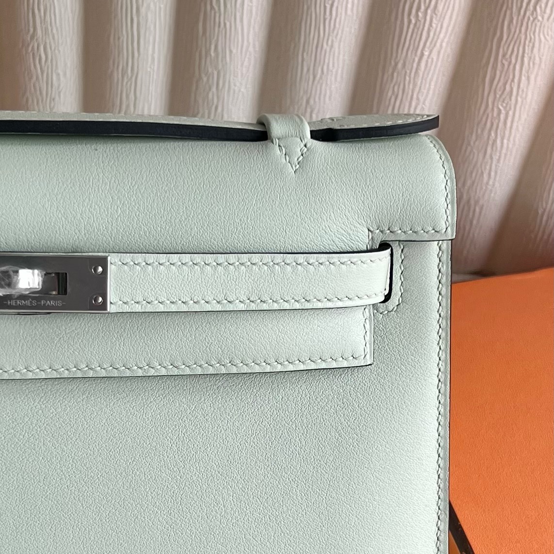 泰國曼谷愛馬仕商店Hermes Mini Kelly Pochette Swift 0S Vert Fizz氣泡綠 銀色五金-Qatar Kuwait Hermes Birkin Kelly Lindy bag 泰國曼谷愛馬仕商店Hermes Mini Kelly Pochette Swift 0S Vert Fizz氣泡綠 銀色五金